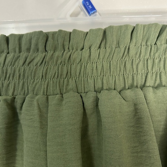 New York Clothing Company Green High-Waisted Shorts with Belt, Size S - Picture 5 of 6